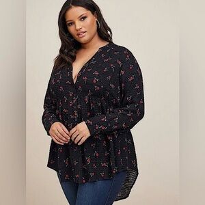 Torrid Size 2X Black Ditsy Floral Long Sleeve Crinkle Gauze Top